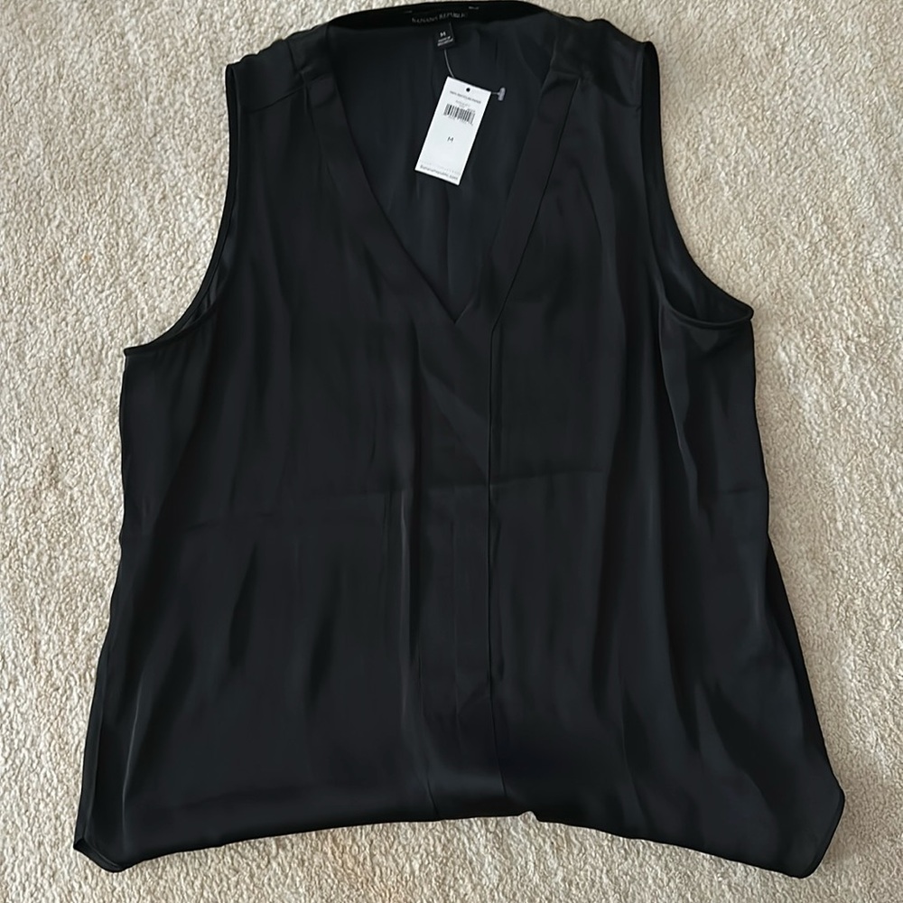 NEW WITH TAGS Banana Republic soft satin sleeveless v-neck top